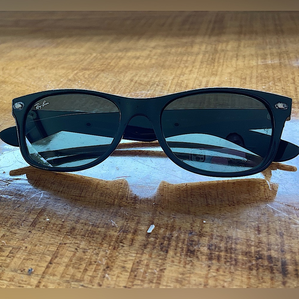 Ray-Ban “New Wayfarer 2132” Polarized Sunglasses, Unisex Style